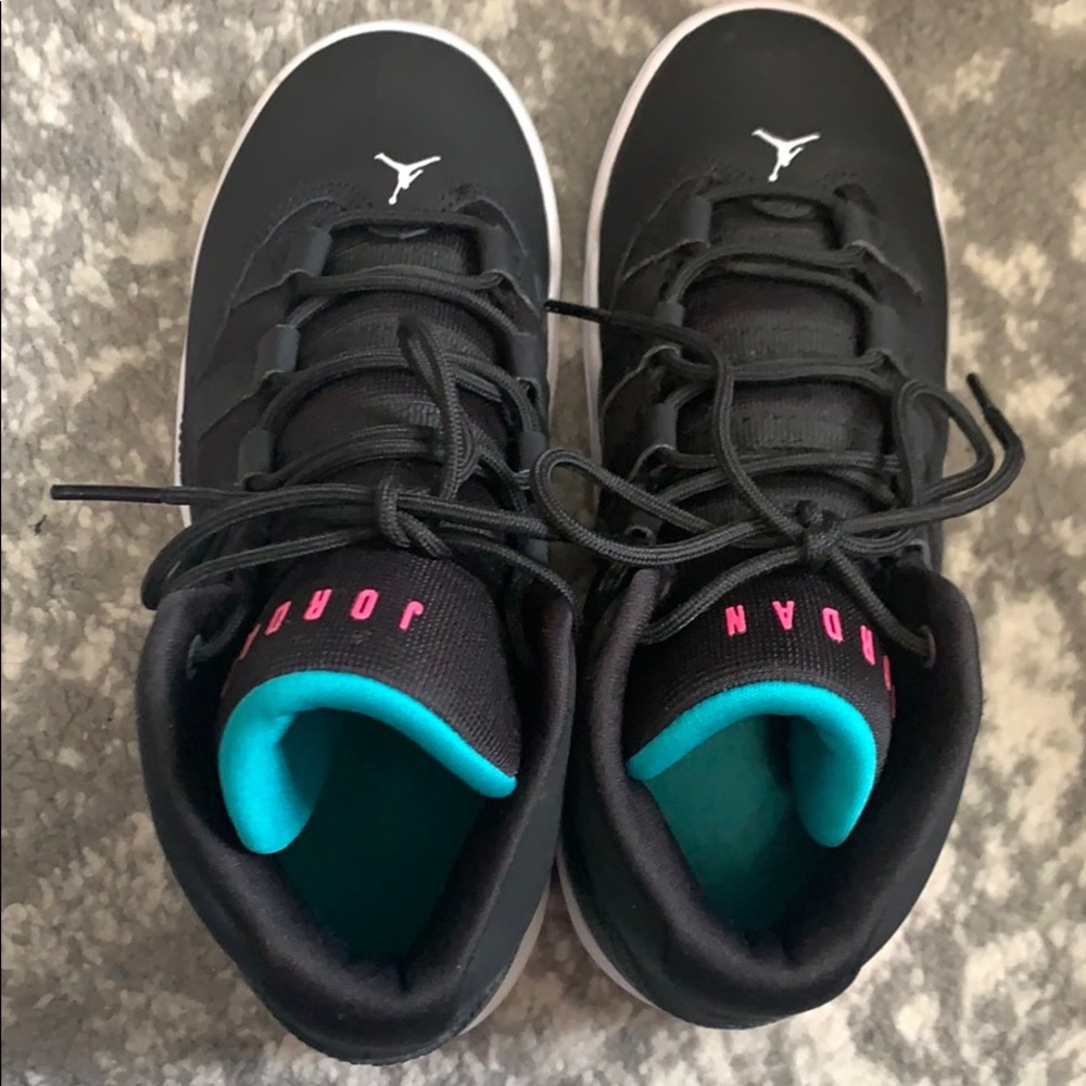 Girls Jordan sneakers - Picture 5 of 6